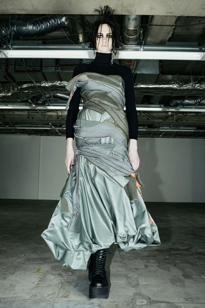 Look 18